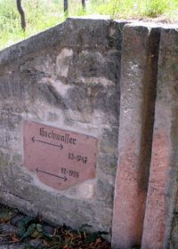 Ortsausgang Oldisleben: Alte Markierungen - neues Denkmal