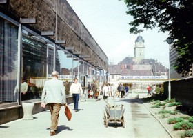 Andrang an der Kaufhalle in den späten 1970ern